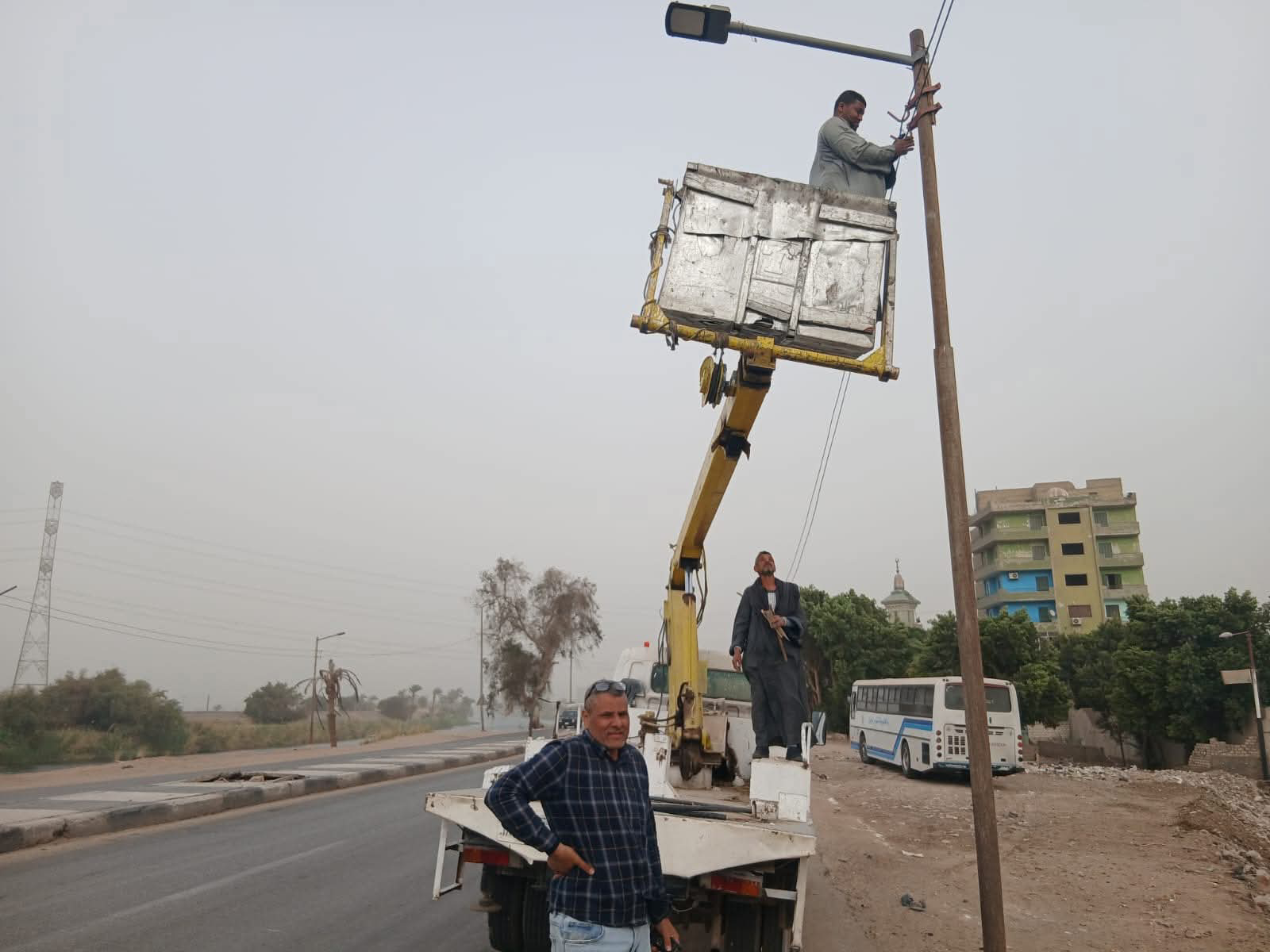 تطوير الإنارة في قرية منقباد بمحافظةأسيوط